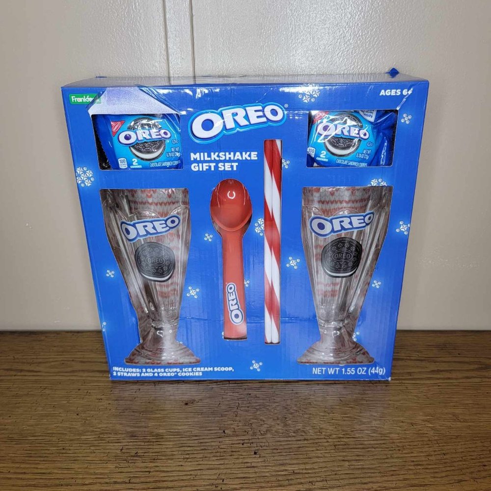 Oreo Milkshake Gift Set Includes 2 Ceramic Cups/Ice Cream Scoop/2 Straws